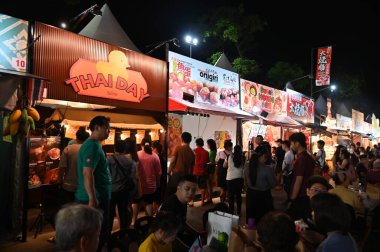 Kuching, Malezya - 8 Ağustos 2025: Yemek Festivali Sokak Fuarı