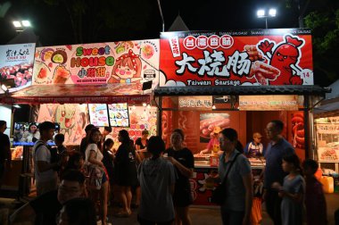 Kuching, Malezya - 8 Ağustos 2025: Yemek Festivali Sokak Fuarı