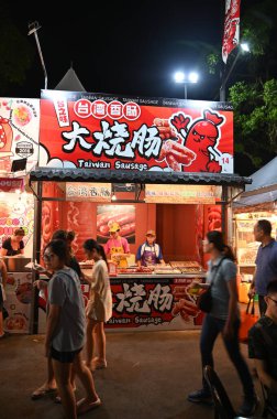 Kuching, Malezya - 8 Ağustos 2025: Yemek Festivali Sokak Fuarı