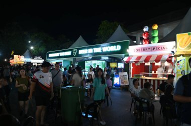 Kuching, Malezya - 8 Ağustos 2025: Yemek Festivali Sokak Fuarı