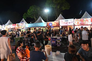 Kuching, Malezya - 8 Ağustos 2025: Yemek Festivali Sokak Fuarı