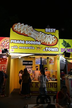 Kuching, Malezya - 8 Ağustos 2025: Yemek Festivali Sokak Fuarı