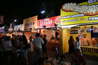 Kuching, Malezya - 8 Ağustos 2025: Yemek Festivali Sokak Fuarı