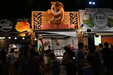 Kuching, Malezya - 8 Ağustos 2025: Yemek Festivali Sokak Fuarı