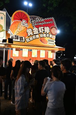 Kuching, Malezya - 8 Ağustos 2025: Yemek Festivali Sokak Fuarı