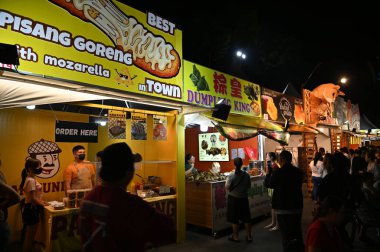 Kuching, Malezya - 8 Ağustos 2025: Yemek Festivali Sokak Fuarı