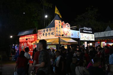 Kuching, Malezya - 8 Ağustos 2025: Yemek Festivali Sokak Fuarı
