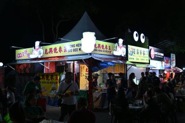 Kuching, Malezya - 8 Ağustos 2025: Yemek Festivali Sokak Fuarı