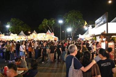 Kuching, Malezya - 8 Ağustos 2025: Yemek Festivali Sokak Fuarı