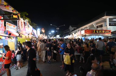 Kuching, Malezya - 8 Ağustos 2025: Yemek Festivali Sokak Fuarı