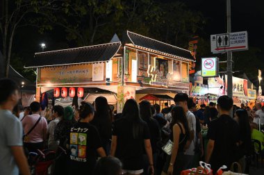 Kuching, Malezya - 8 Ağustos 2025: Yemek Festivali Sokak Fuarı