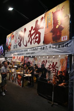 Kuching, Malezya - 8 Ağustos 2025: Yemek Festivali Sokak Fuarı