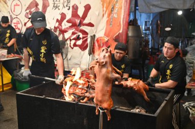 Kuching, Malezya - 8 Ağustos 2025: Yemek Festivali Sokak Fuarı