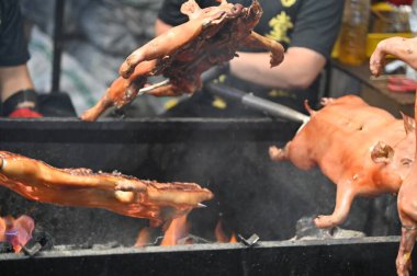 Kuching, Malezya - 8 Ağustos 2025: Yemek Festivali Sokak Fuarı