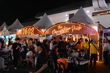 Kuching, Malezya - 8 Ağustos 2025: Yemek Festivali Sokak Fuarı