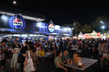 Kuching, Malezya - 8 Ağustos 2025: Yemek Festivali Sokak Fuarı