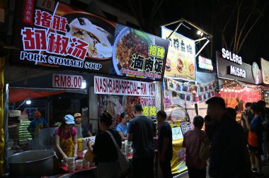 Kuching, Malezya - 8 Ağustos 2025: Yemek Festivali Sokak Fuarı