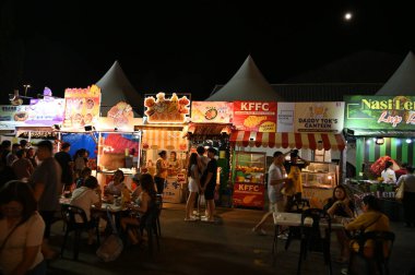 Kuching, Malezya - 8 Ağustos 2025: Yemek Festivali Sokak Fuarı