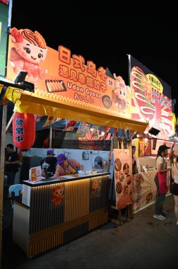 Kuching, Malezya - 8 Ağustos 2025: Yemek Festivali Sokak Fuarı