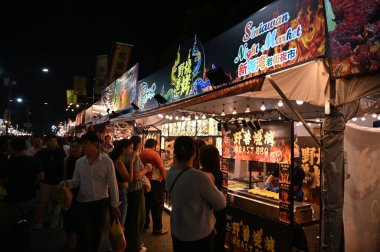 Kuching, Malezya - 8 Ağustos 2025: Yemek Festivali Sokak Fuarı