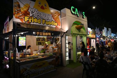 Kuching, Malezya - 8 Ağustos 2025: Yemek Festivali Sokak Fuarı