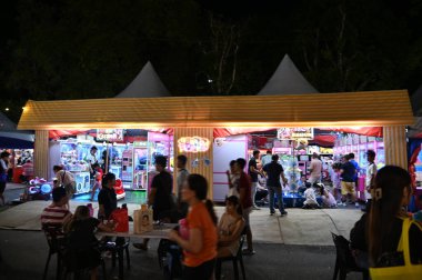 Kuching, Malezya - 8 Ağustos 2025: Yemek Festivali Sokak Fuarı