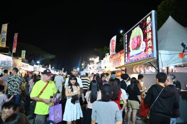 Kuching, Malezya - 8 Ağustos 2025: Yemek Festivali Sokak Fuarı