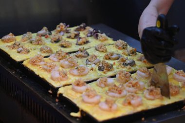 Kuching, Malezya - 8 Ağustos 2025: Yemek Festivali Sokak Fuarı