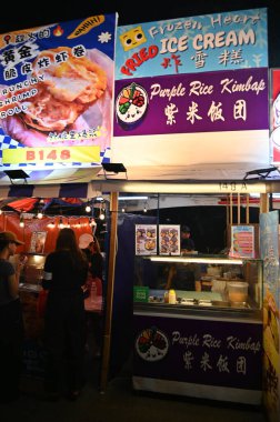 Kuching, Malezya - 8 Ağustos 2025: Yemek Festivali Sokak Fuarı