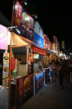 Kuching, Malezya - 8 Ağustos 2025: Yemek Festivali Sokak Fuarı