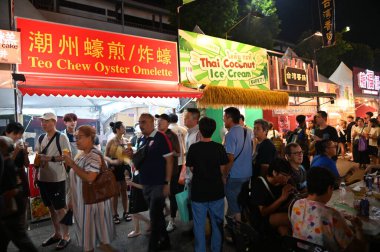 Kuching, Malezya - 8 Ağustos 2025: Yemek Festivali Sokak Fuarı