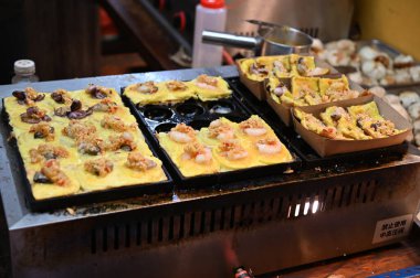 Kuching, Malezya - 8 Ağustos 2025: Yemek Festivali Sokak Fuarı