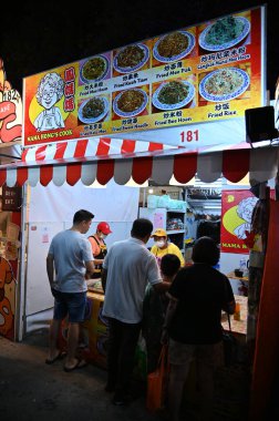 Kuching, Malezya - 8 Ağustos 2025: Yemek Festivali Sokak Fuarı