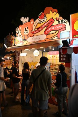 Kuching, Malezya - 8 Ağustos 2025: Yemek Festivali Sokak Fuarı