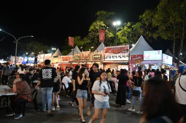 Kuching, Malezya - 8 Ağustos 2025: Yemek Festivali Sokak Fuarı