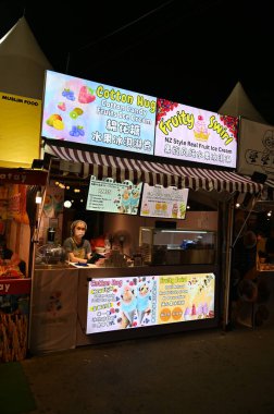 Kuching, Malezya - 8 Ağustos 2025: Yemek Festivali Sokak Fuarı