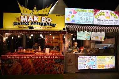 Kuching, Malezya - 8 Ağustos 2025: Yemek Festivali Sokak Fuarı