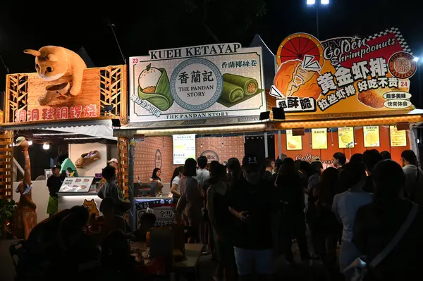 Kuching, Malezya - 8 Ağustos 2025: Yemek Festivali Sokak Fuarı