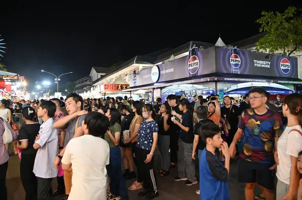 Kuching, Malezya - 8 Ağustos 2025: Yemek Festivali Sokak Fuarı