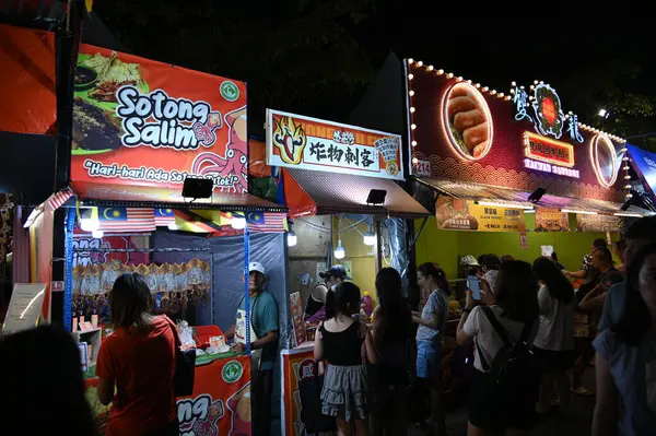 Kuching, Malezya - 8 Ağustos 2025: Yemek Festivali Sokak Fuarı