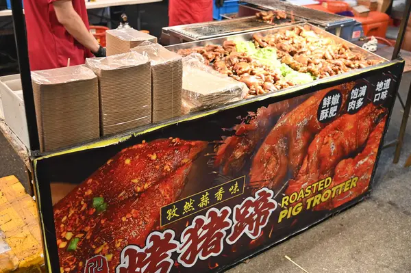 Kuching, Malezya - 8 Ağustos 2025: Yemek Festivali Sokak Fuarı