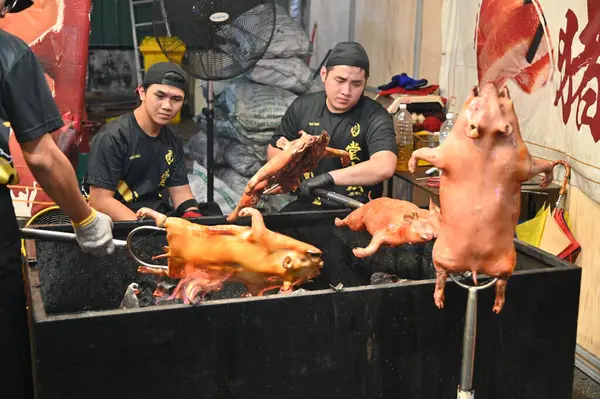 Kuching, Malezya - 8 Ağustos 2025: Yemek Festivali Sokak Fuarı