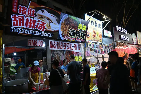Kuching, Malezya - 8 Ağustos 2025: Yemek Festivali Sokak Fuarı