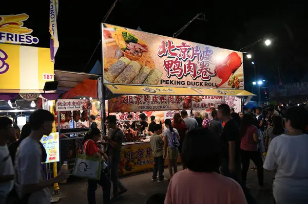 Kuching, Malezya - 8 Ağustos 2025: Yemek Festivali Sokak Fuarı
