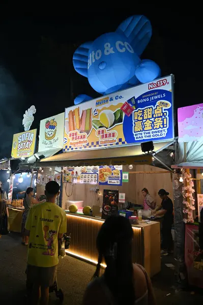 Kuching, Malezya - 8 Ağustos 2025: Yemek Festivali Sokak Fuarı