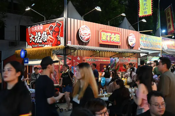 Kuching, Malezya - 8 Ağustos 2025: Yemek Festivali Sokak Fuarı