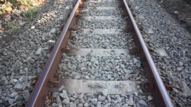 İnsanların arka bahçelerinde demiryolu rayları