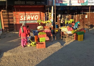 Pokhara, Nepal 'de sabah ve güneşli bir gün.