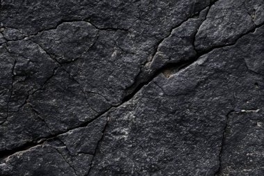 Koyu gri, siyah taş arka plan. Kaya dokusu. Siyah sayfa arkaplanı
