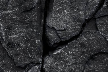 Koyu gri, siyah taş arka plan. Kaya dokusu. Siyah sayfa arkaplanı